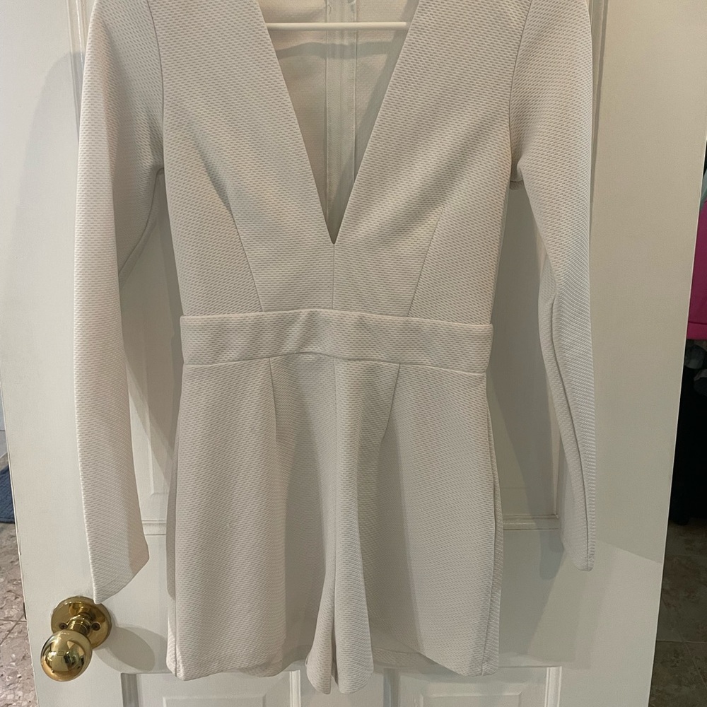 COPY - White Romper Long Sleeves/Shorts V Neck
